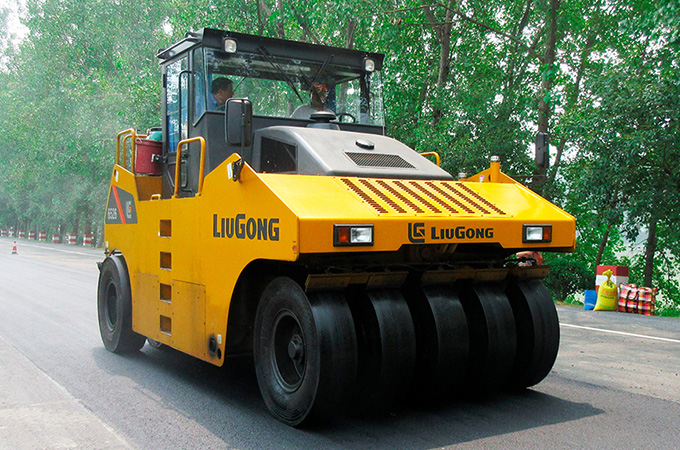 Xe Lu Lốp LiuGong CLG6530E - Sức Mạnh Đỉnh Cao Cho Công Trình Quy Mô Lớn